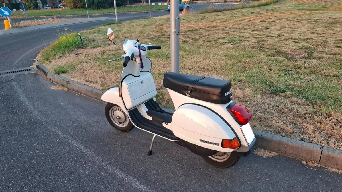 Piaggio Vespa PX125E 