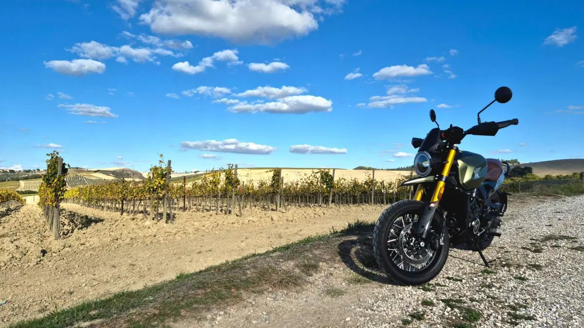 Moto Morini SEIEMMEZZO SCR (2022 - 26) (2)