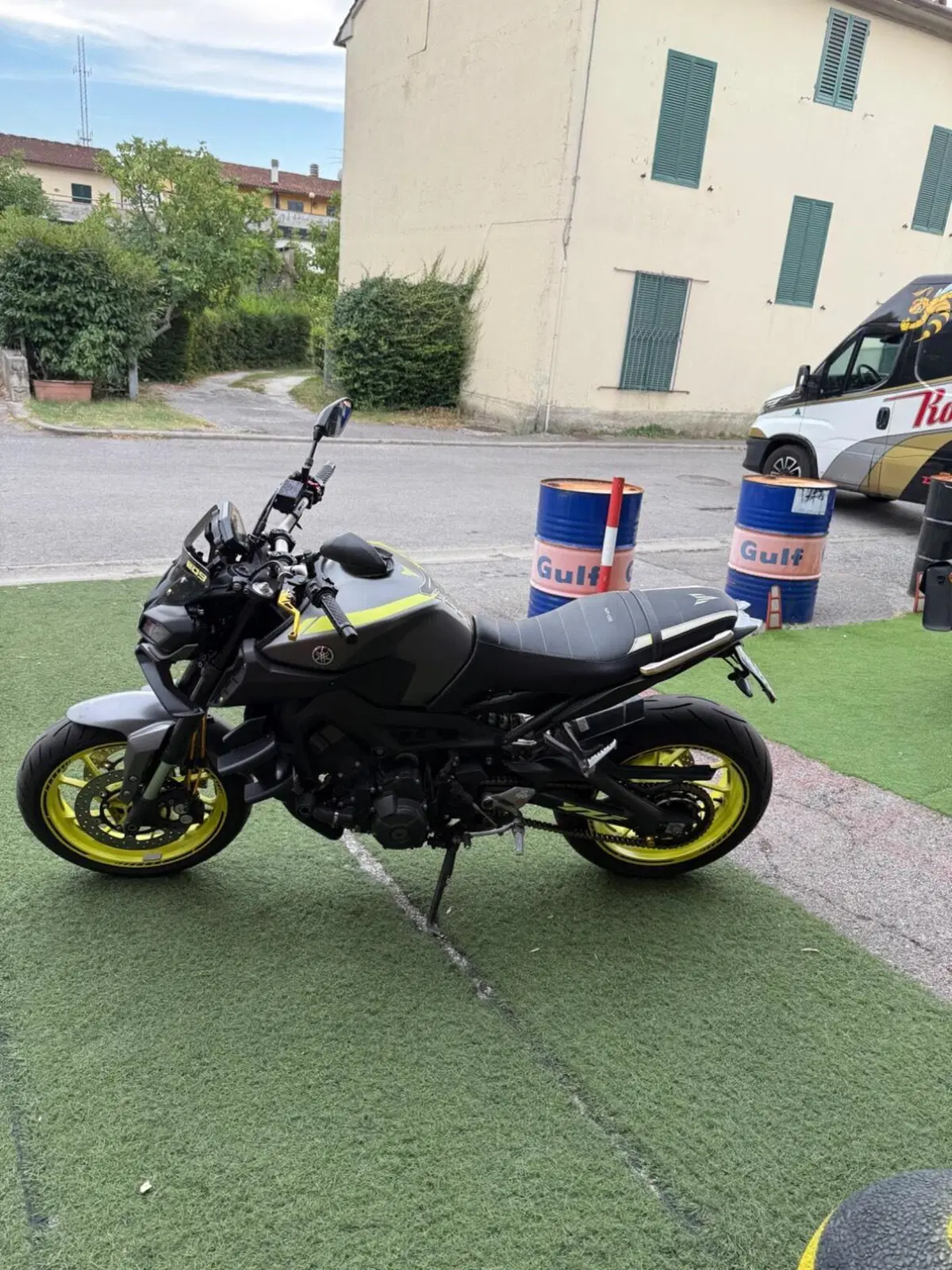 Yamaha MT-09 (2017 - 20) (2)