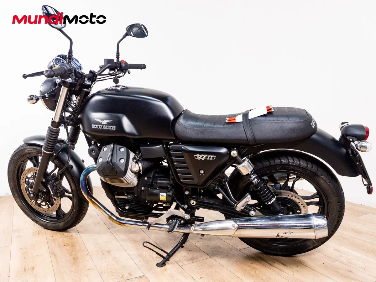 Moto Guzzi V7 II Stone (2015 - 17) (7)