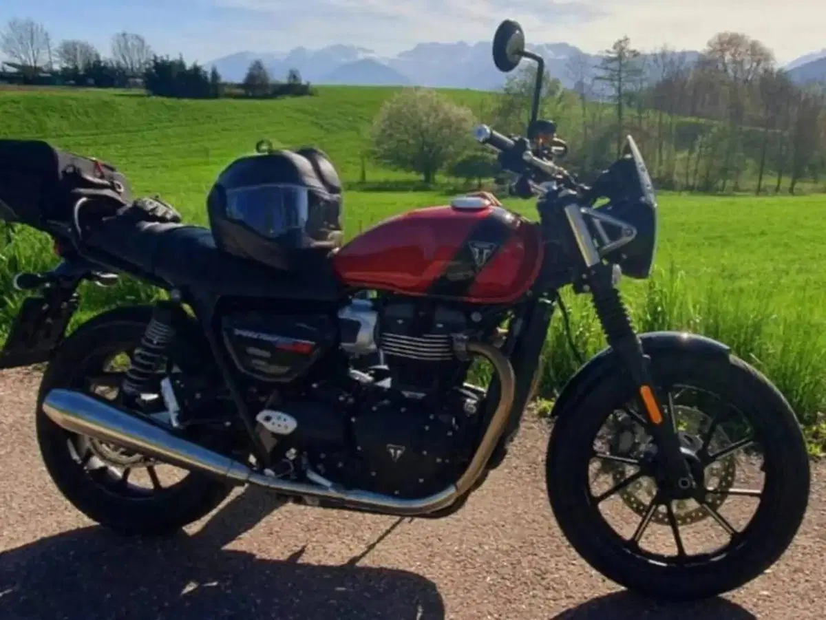 Triumph Speed Twin 900 Stealth Edition (2024)
