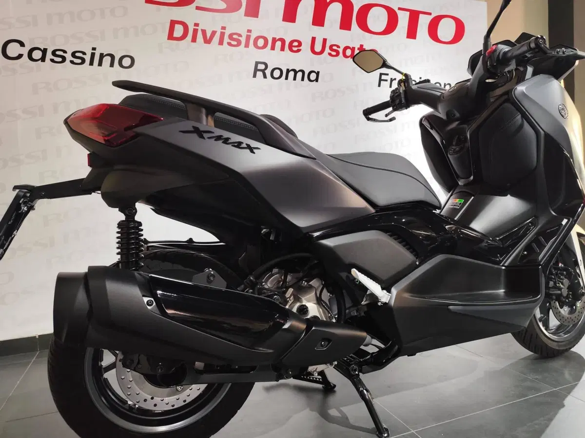 Yamaha X-Max 300 Tech Max (2025 - 26) (2)