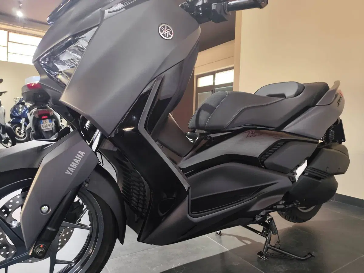 Yamaha X-Max 300 Tech Max (2025 - 26) (5)