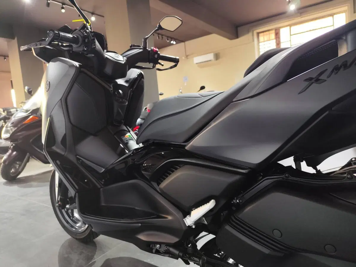 Yamaha X-Max 300 Tech Max (2025 - 26) (6)