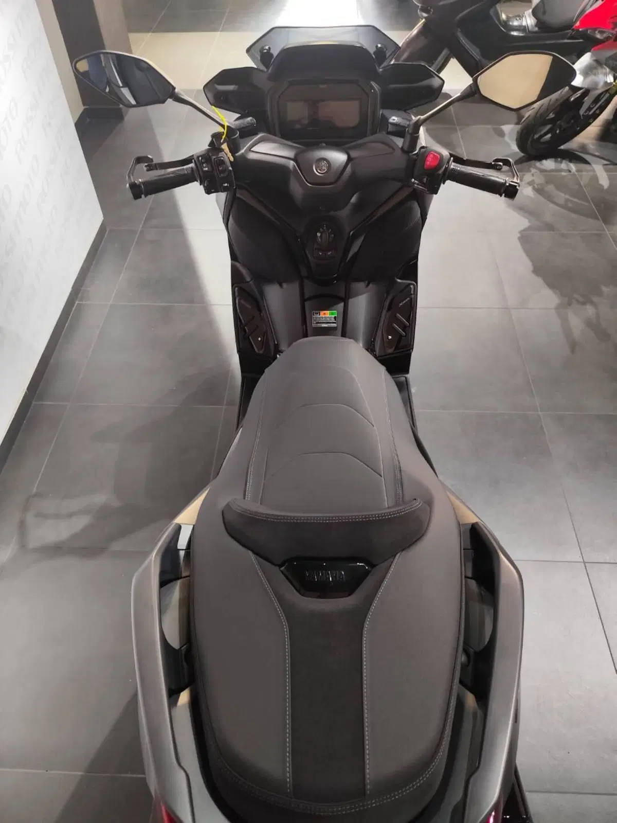 Yamaha X-Max 300 Tech Max (2025 - 26) (7)