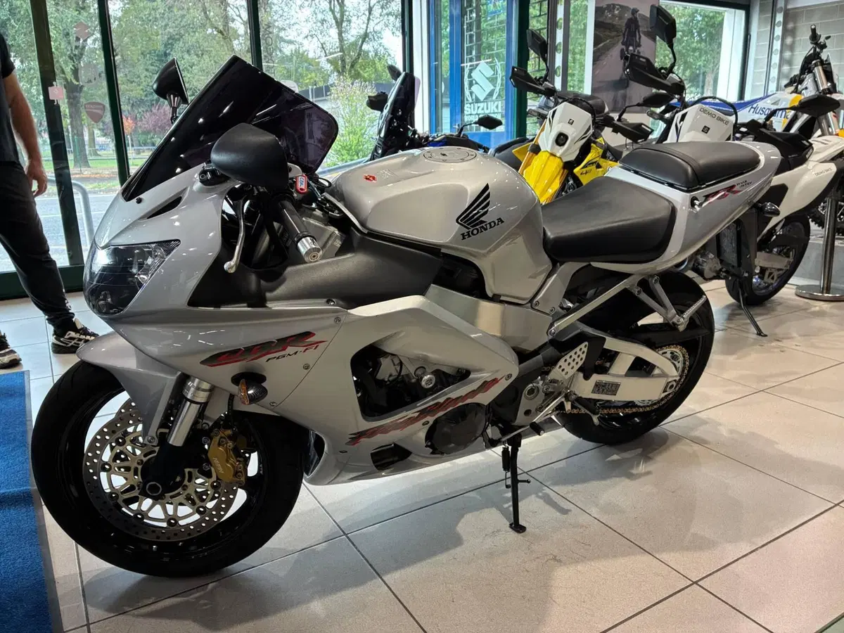 Honda CBR 900 RR Fireblade (2000 - 01) (5)