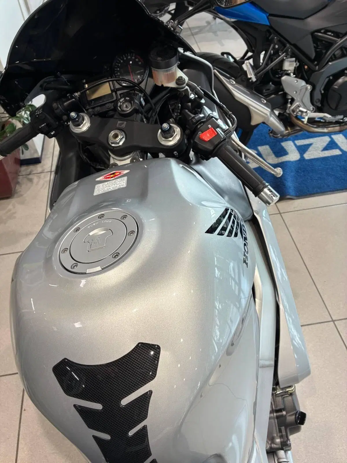 Honda CBR 900 RR Fireblade (2000 - 01) (7)