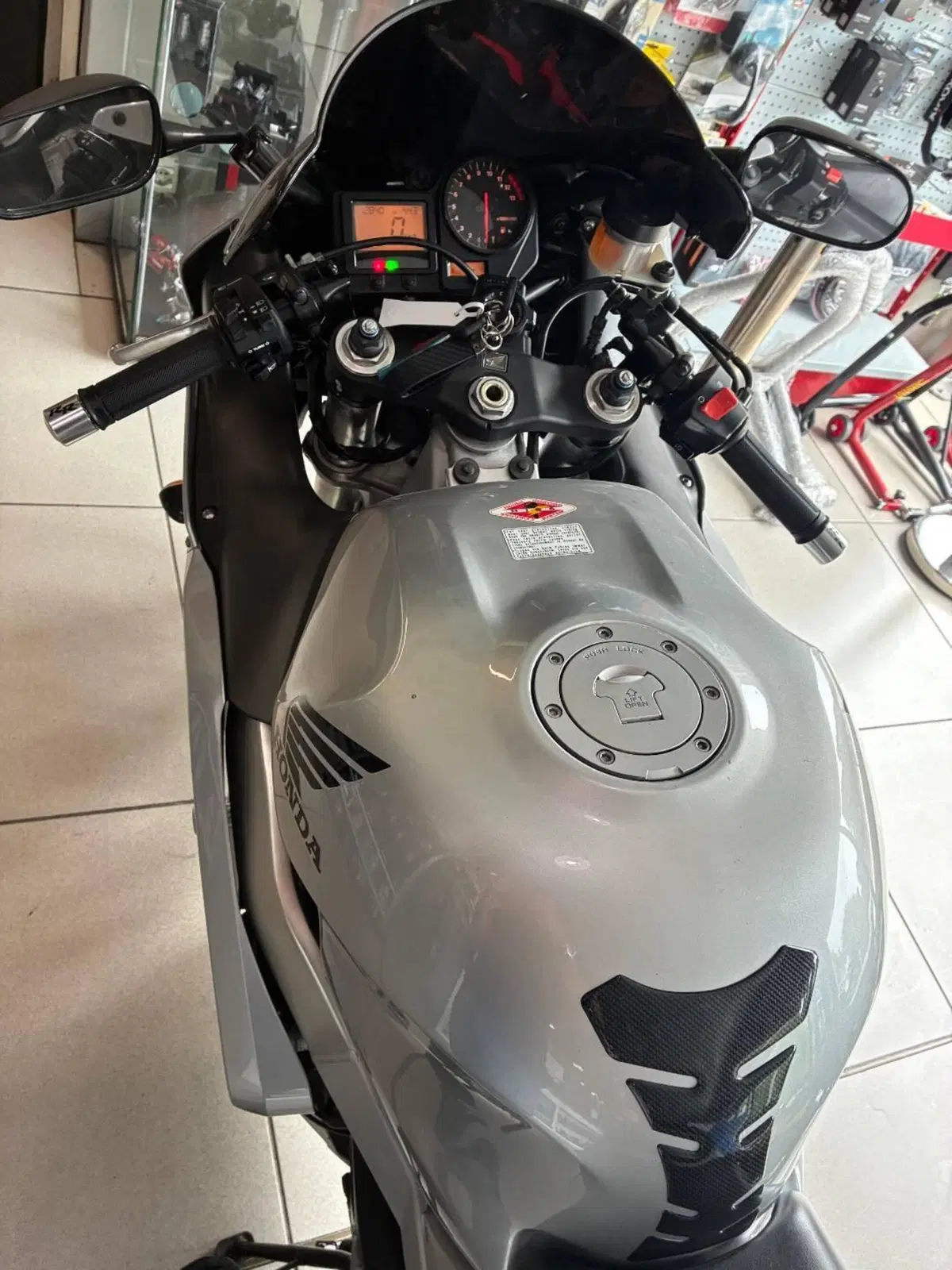 Honda CBR 900 RR Fireblade (2000 - 01) (9)