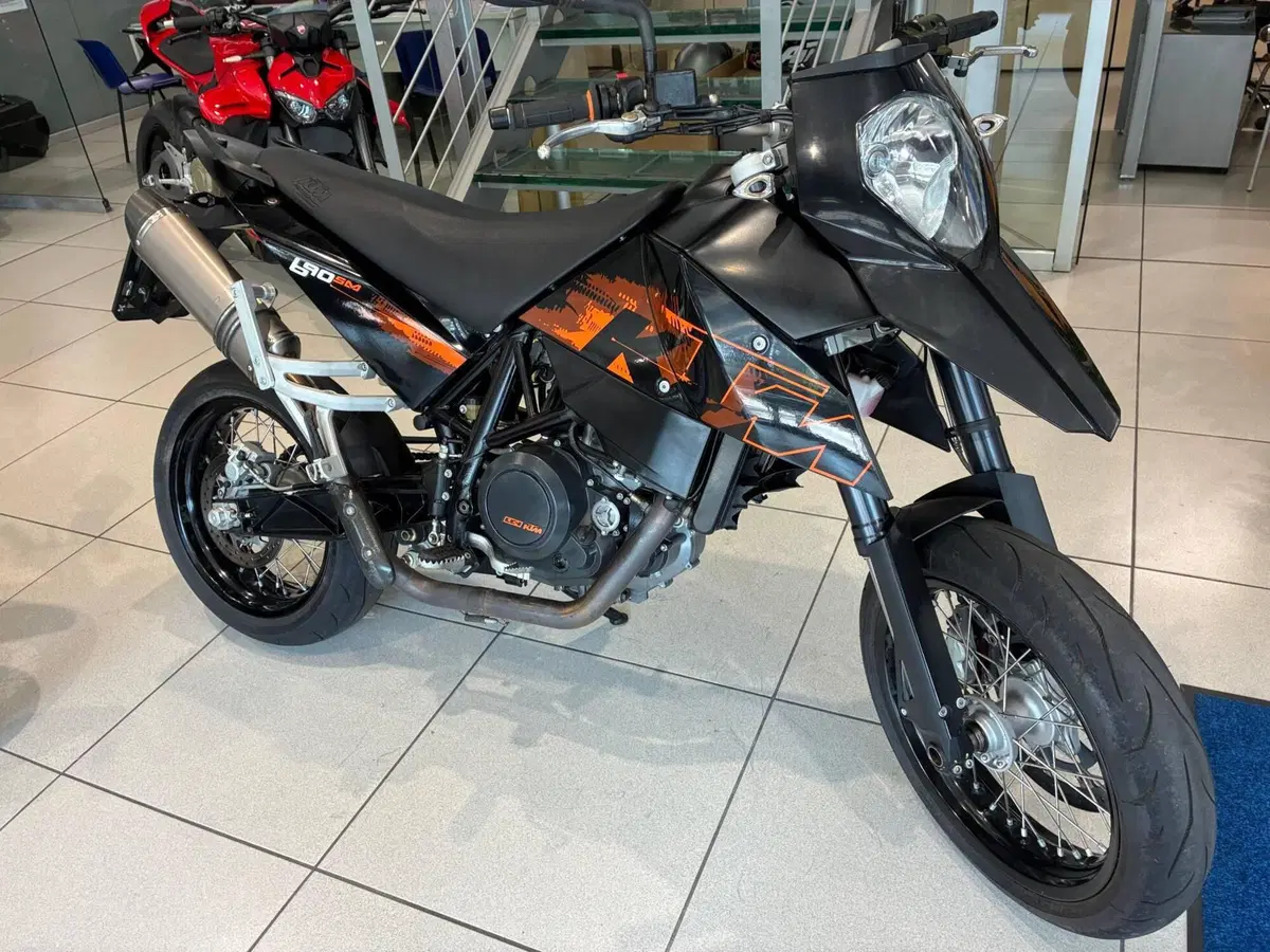 KTM 690 Supermoto (2)
