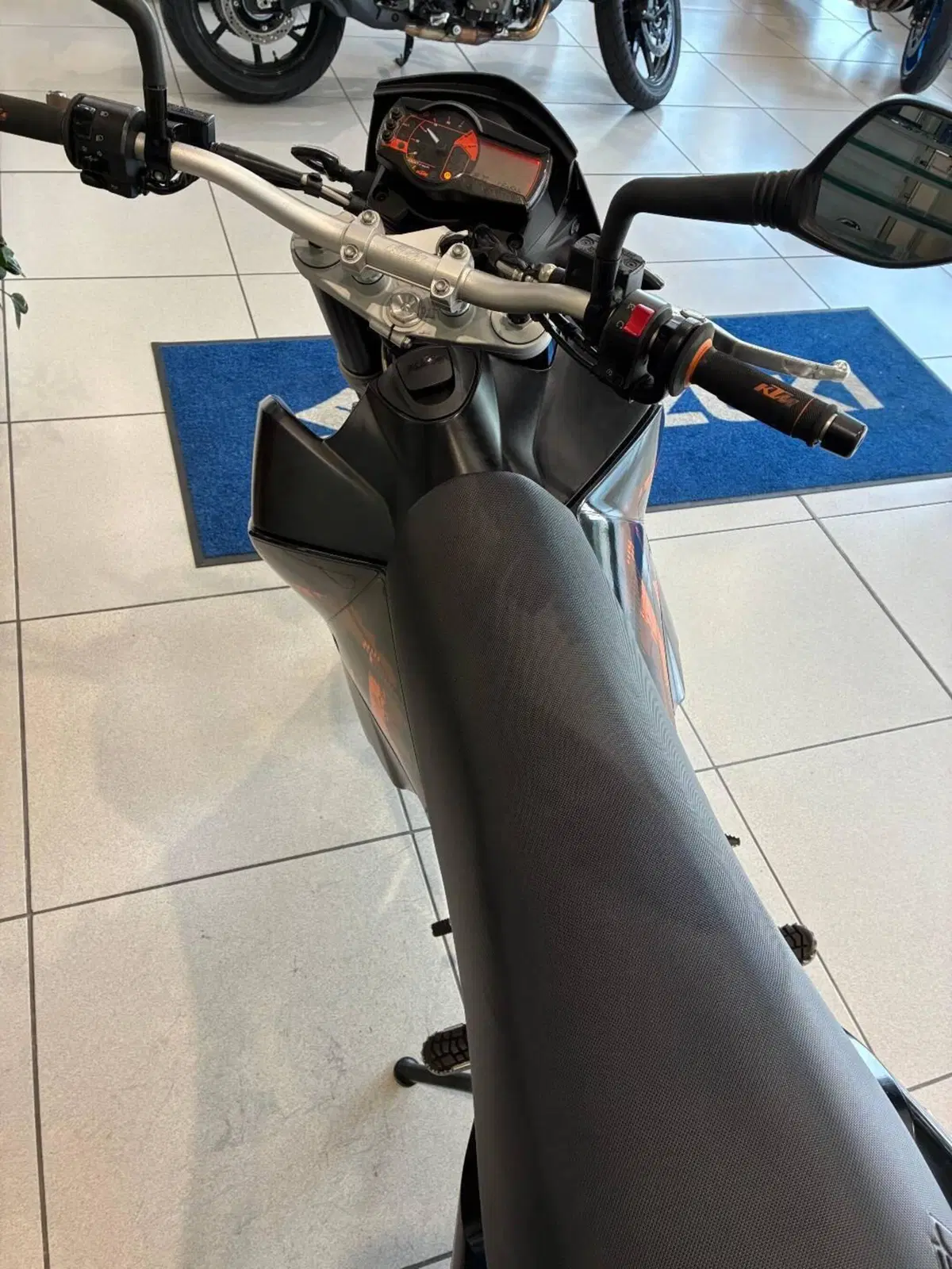 KTM 690 Supermoto (8)
