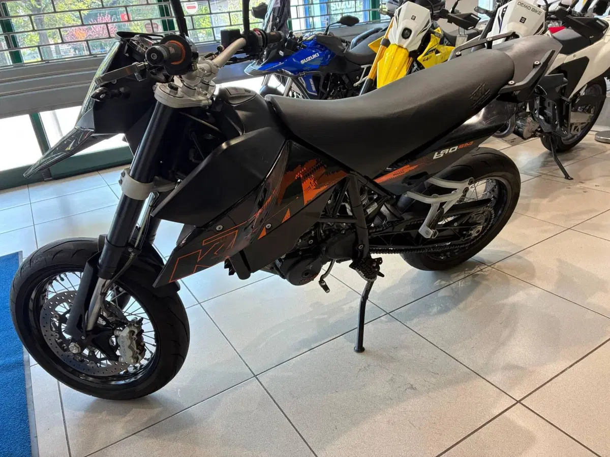 KTM 690 Supermoto (10)