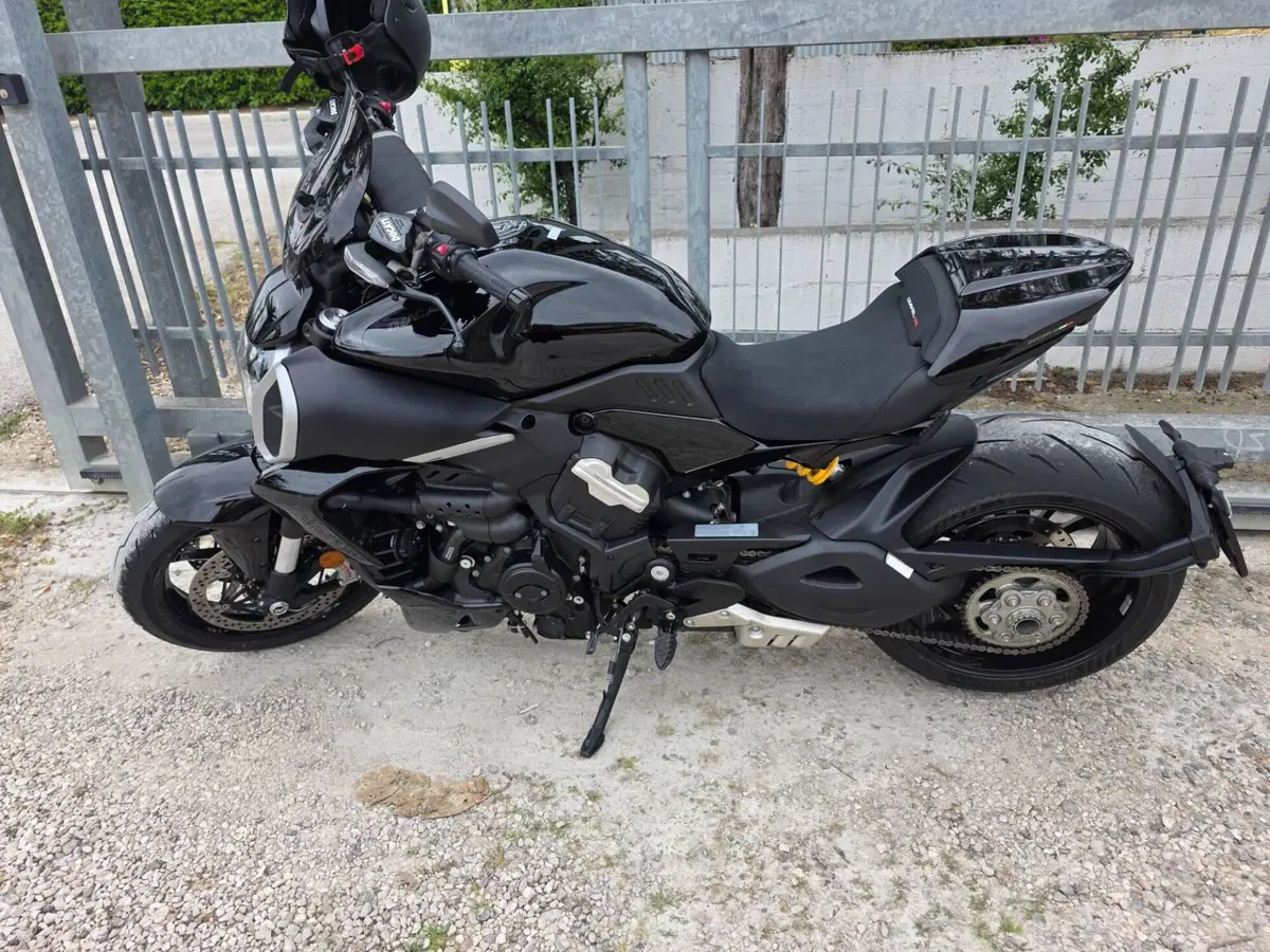 Ducati Diavel V4 (2023 - 26) (9)