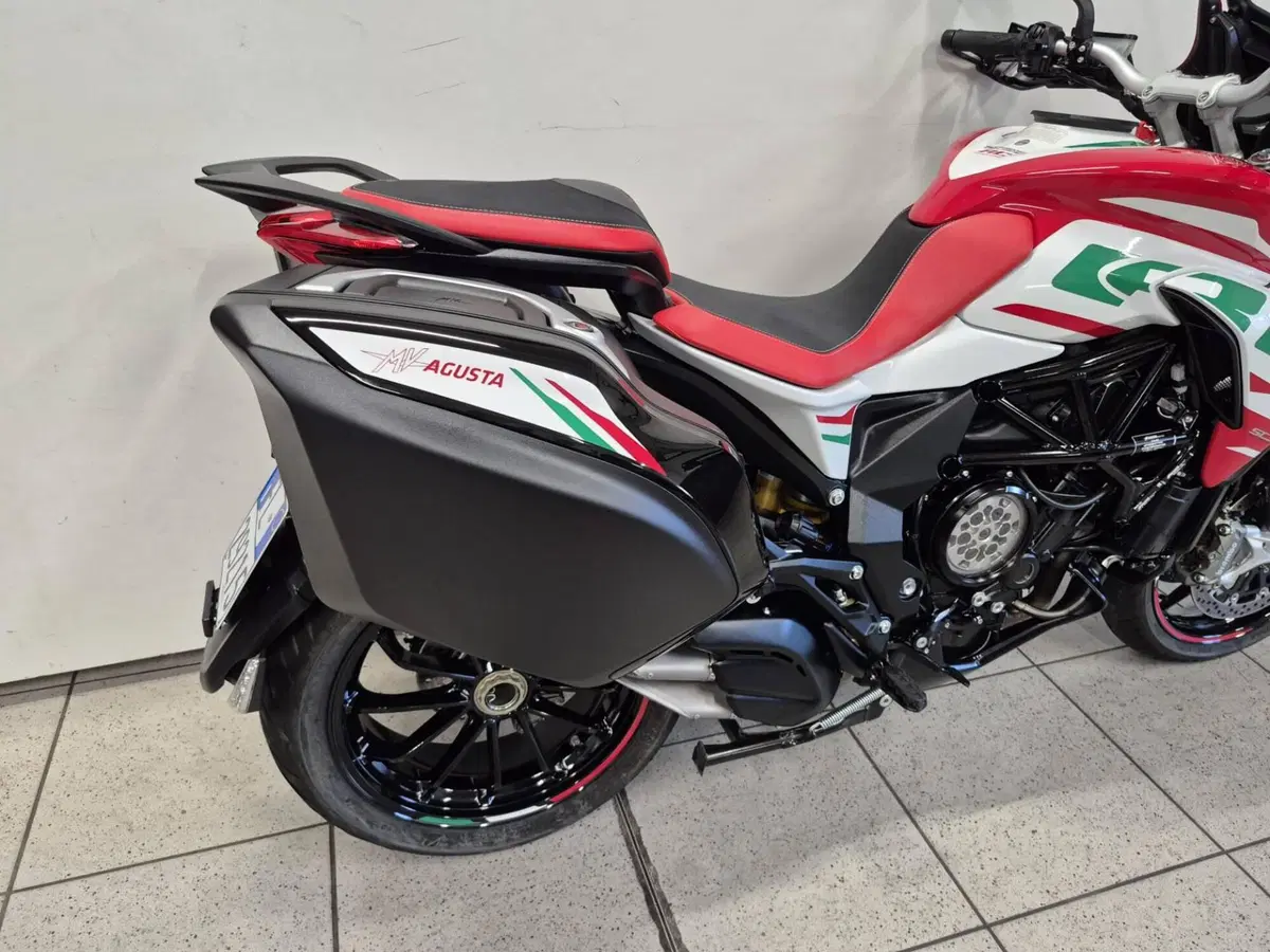 MV Agusta Turismo Veloce 800 RC SCS (2022 - 26) (3)