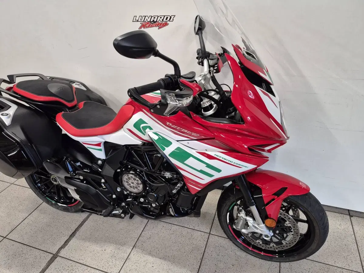 MV Agusta Turismo Veloce 800 RC SCS (2022 - 26) (2)