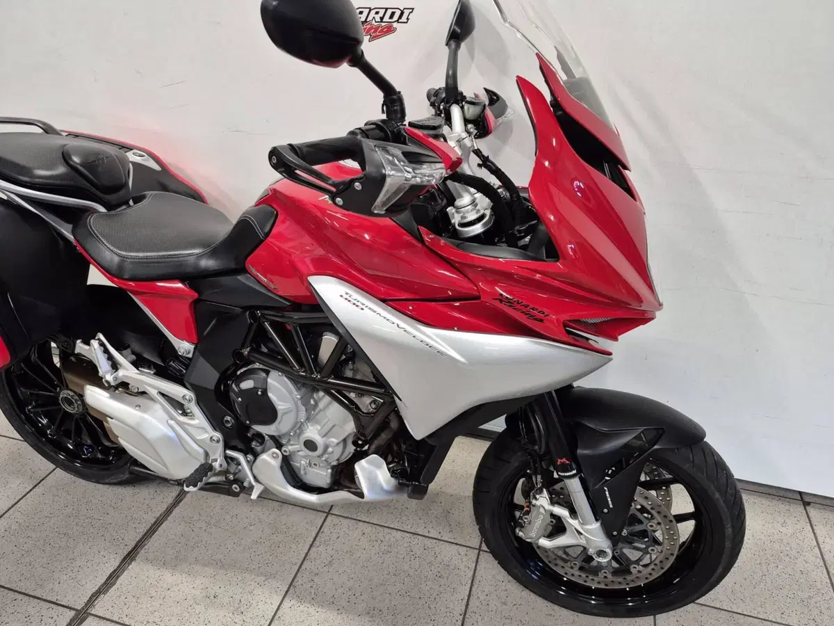 MV Agusta Turismo Veloce 800 (2014 - 16) (2)