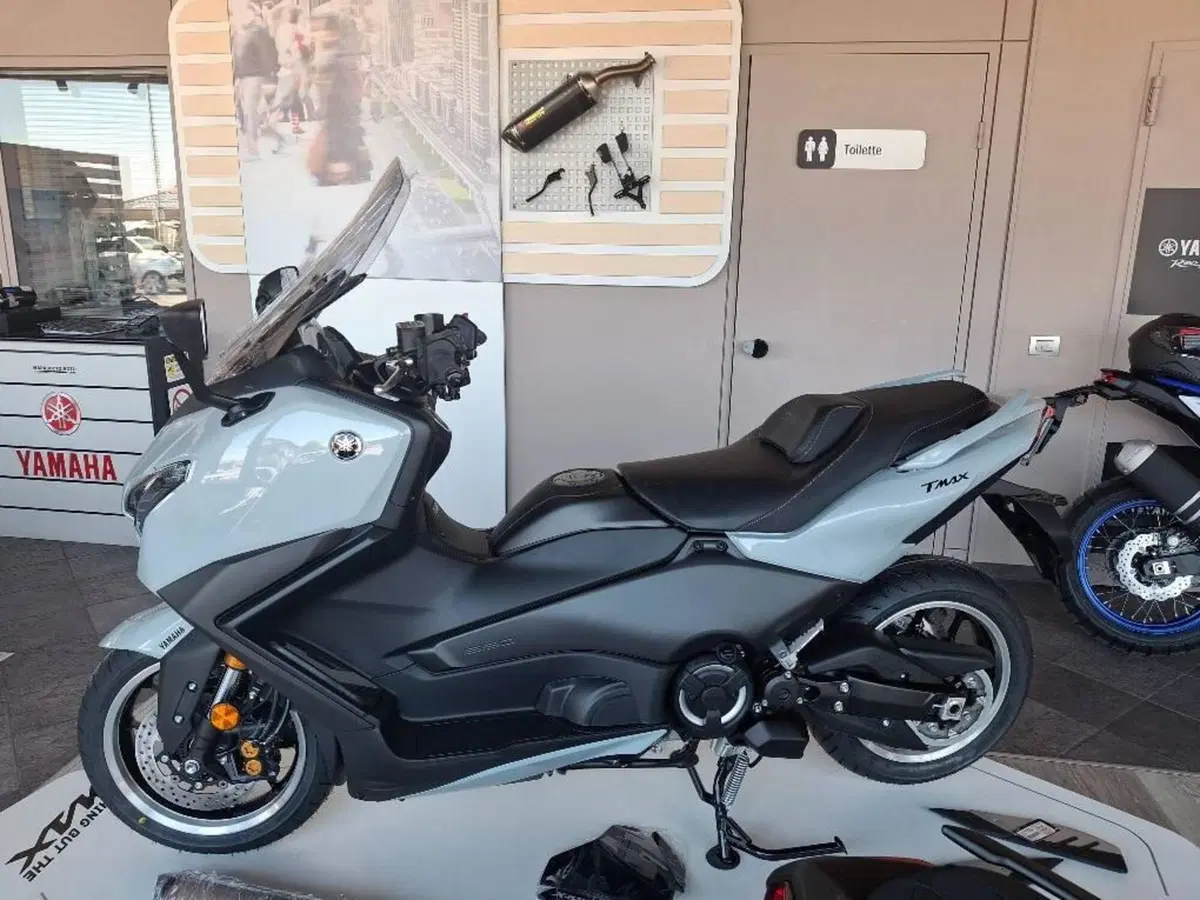 Yamaha T-Max 560 Tech Max (2025 - 26)
