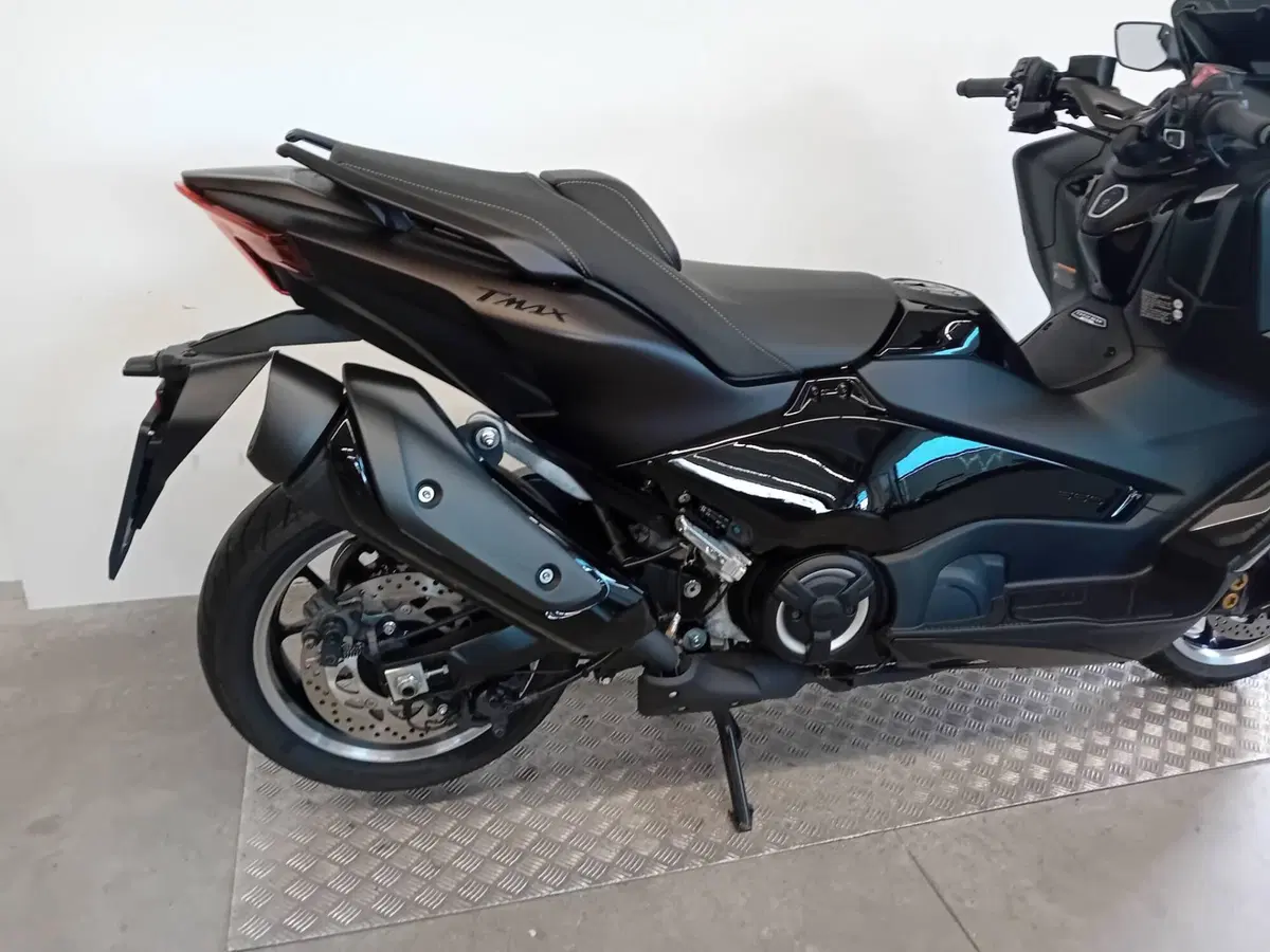 Yamaha T-Max 560 Tech Max (2025 - 26) (6)