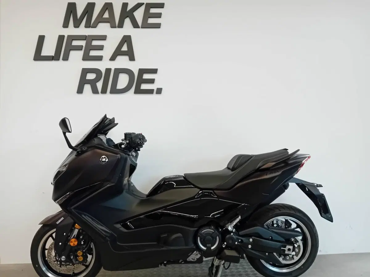 Yamaha T-Max 560 Tech Max (2025 - 26) (2)