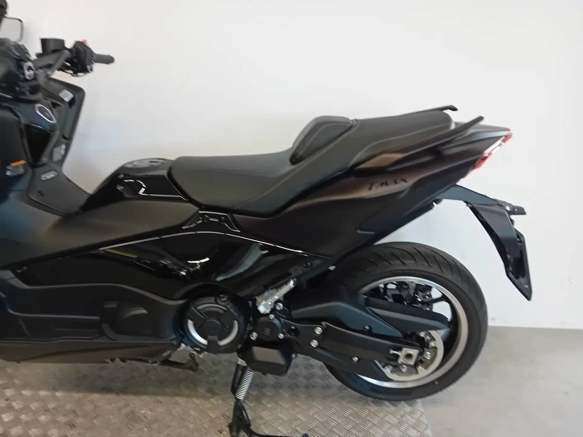 Yamaha T-Max 560 Tech Max (2025 - 26) (5)