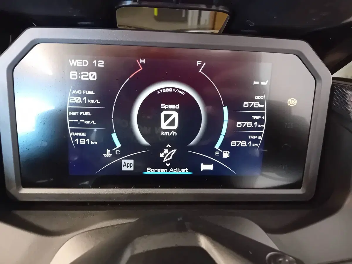 Yamaha T-Max 560 Tech Max (2025 - 26) (3)