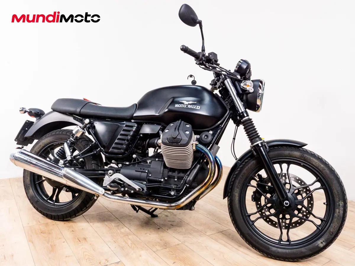 Moto Guzzi V7 II Stone (2015 - 17) (2)