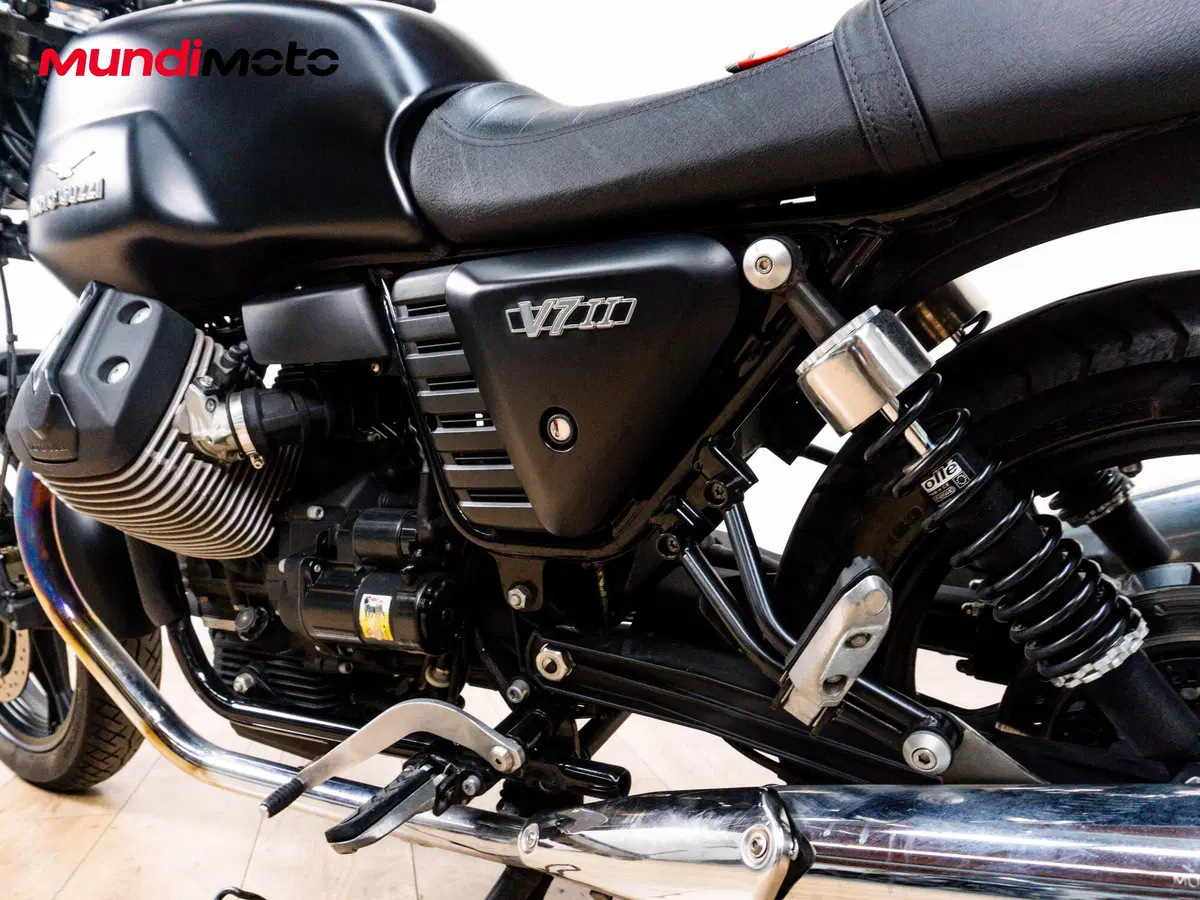 Moto Guzzi V7 II Stone (2015 - 17) (10)