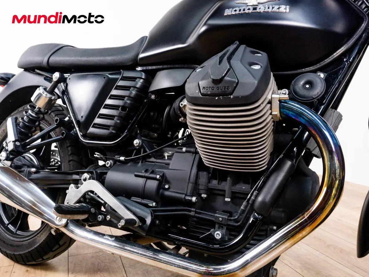 Moto Guzzi V7 II Stone (2015 - 17) (5)