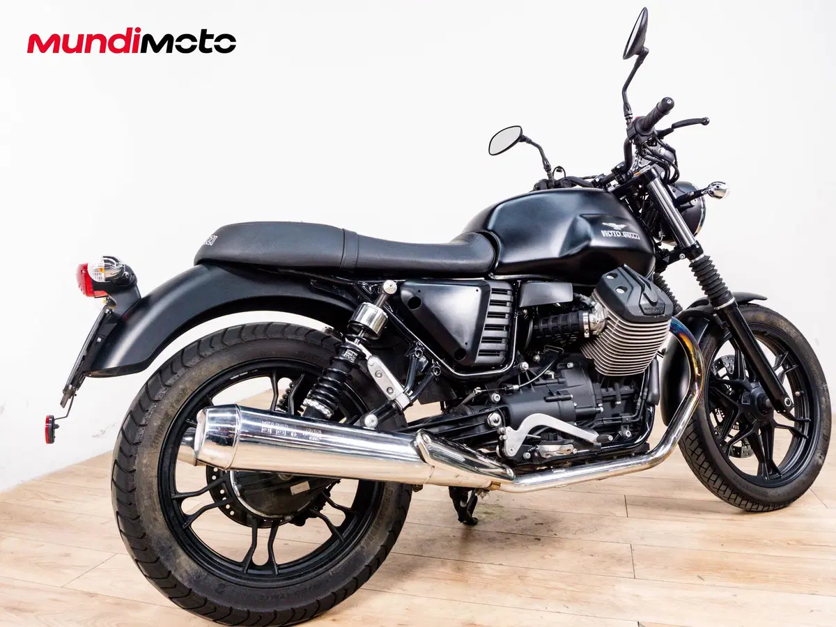 Moto Guzzi V7 II Stone (2015 - 17) (3)