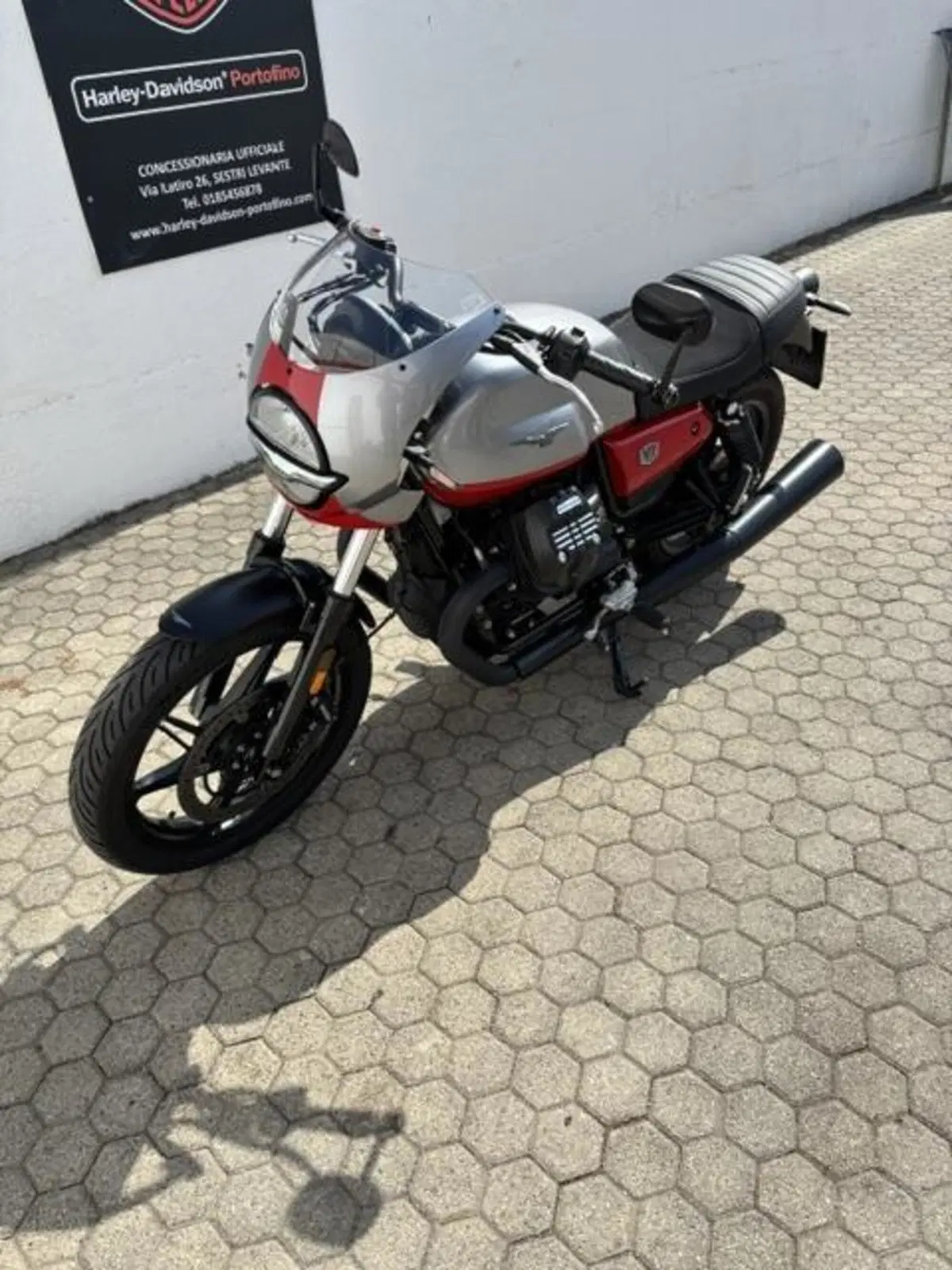 Moto Guzzi V7 Stone Corsa (2023 - 25) (2)