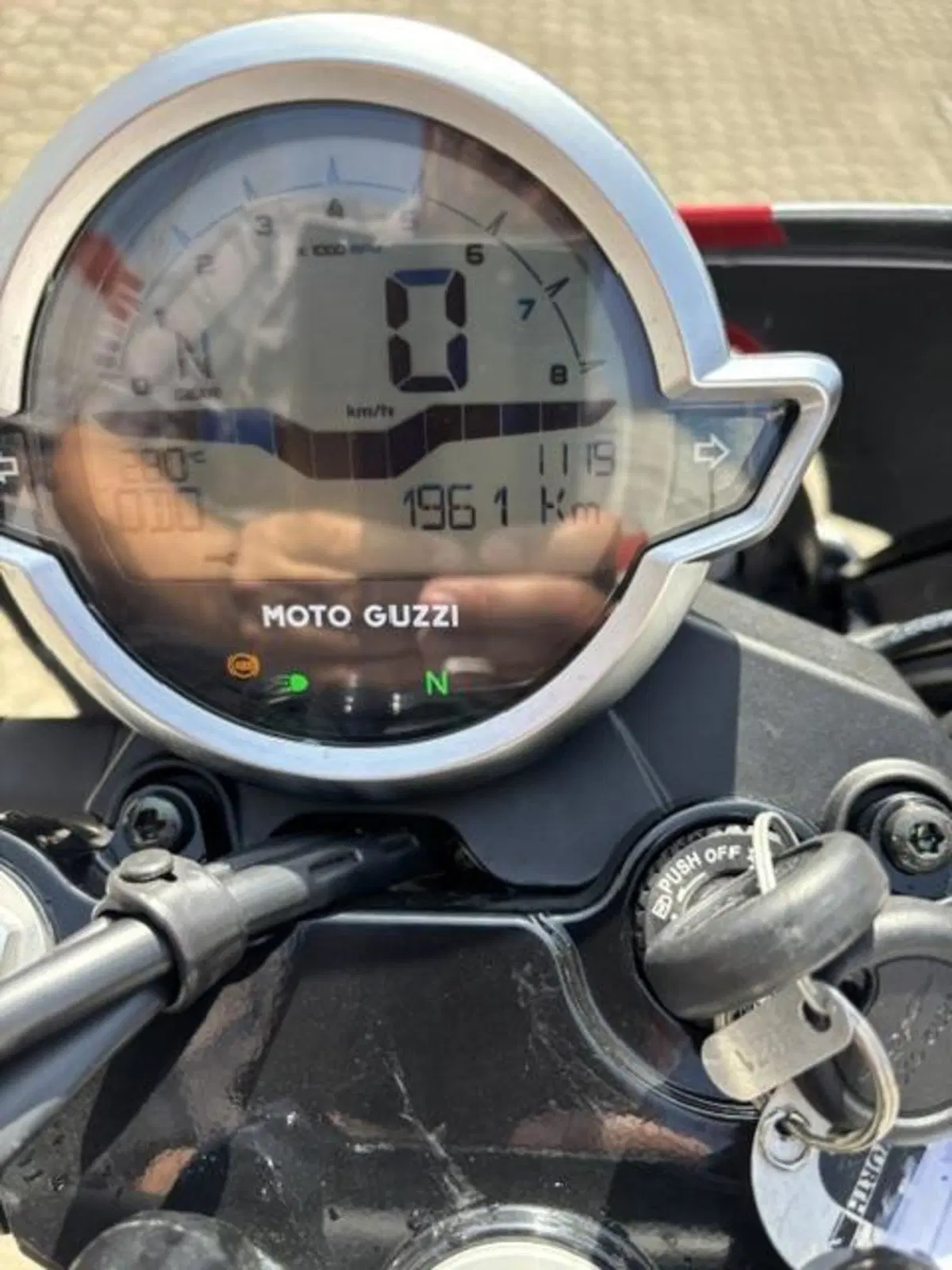 Moto Guzzi V7 Stone Corsa (2023 - 25) (6)