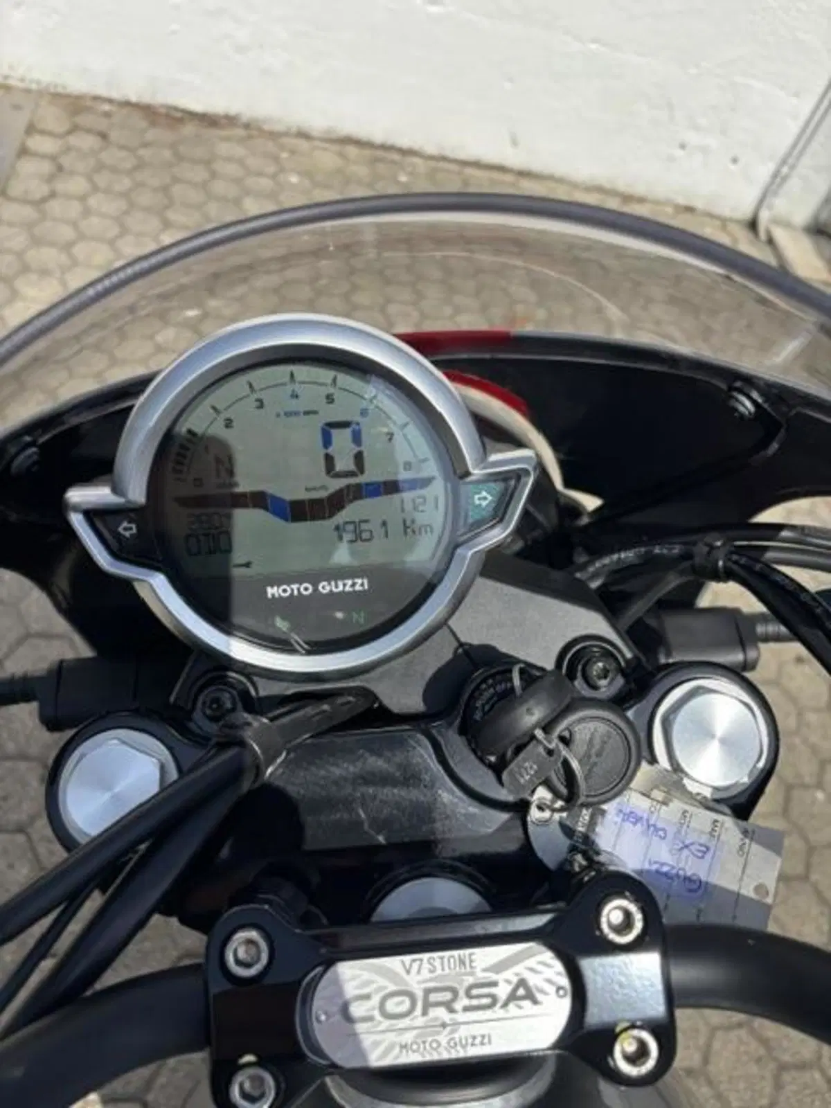 Moto Guzzi V7 Stone Corsa (2023 - 25) (9)