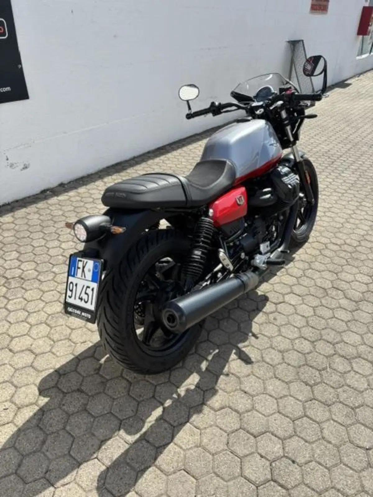 Moto Guzzi V7 Stone Corsa (2023 - 25) (8)