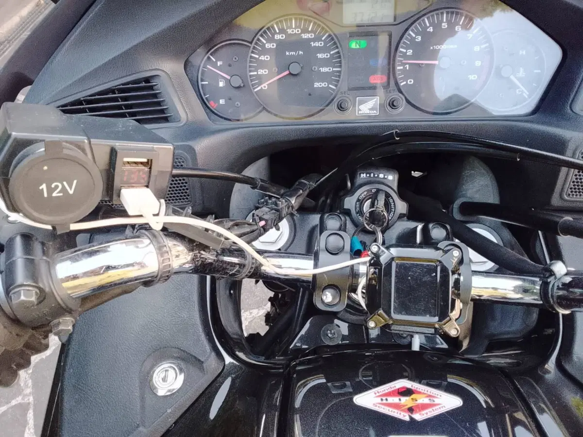 Honda Deauville 700 ABS (3)