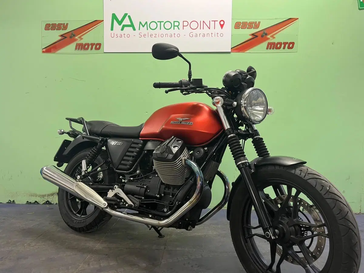 Moto Guzzi V7 II Stone (2015 - 17) (2)