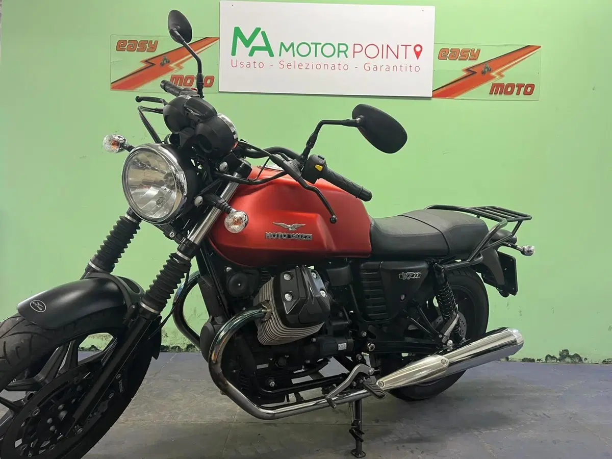 Moto Guzzi V7 II Stone (2015 - 17) (3)