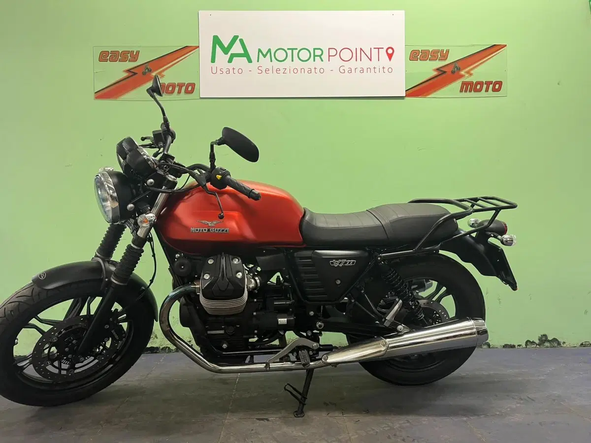 Moto Guzzi V7 II Stone (2015 - 17) (4)