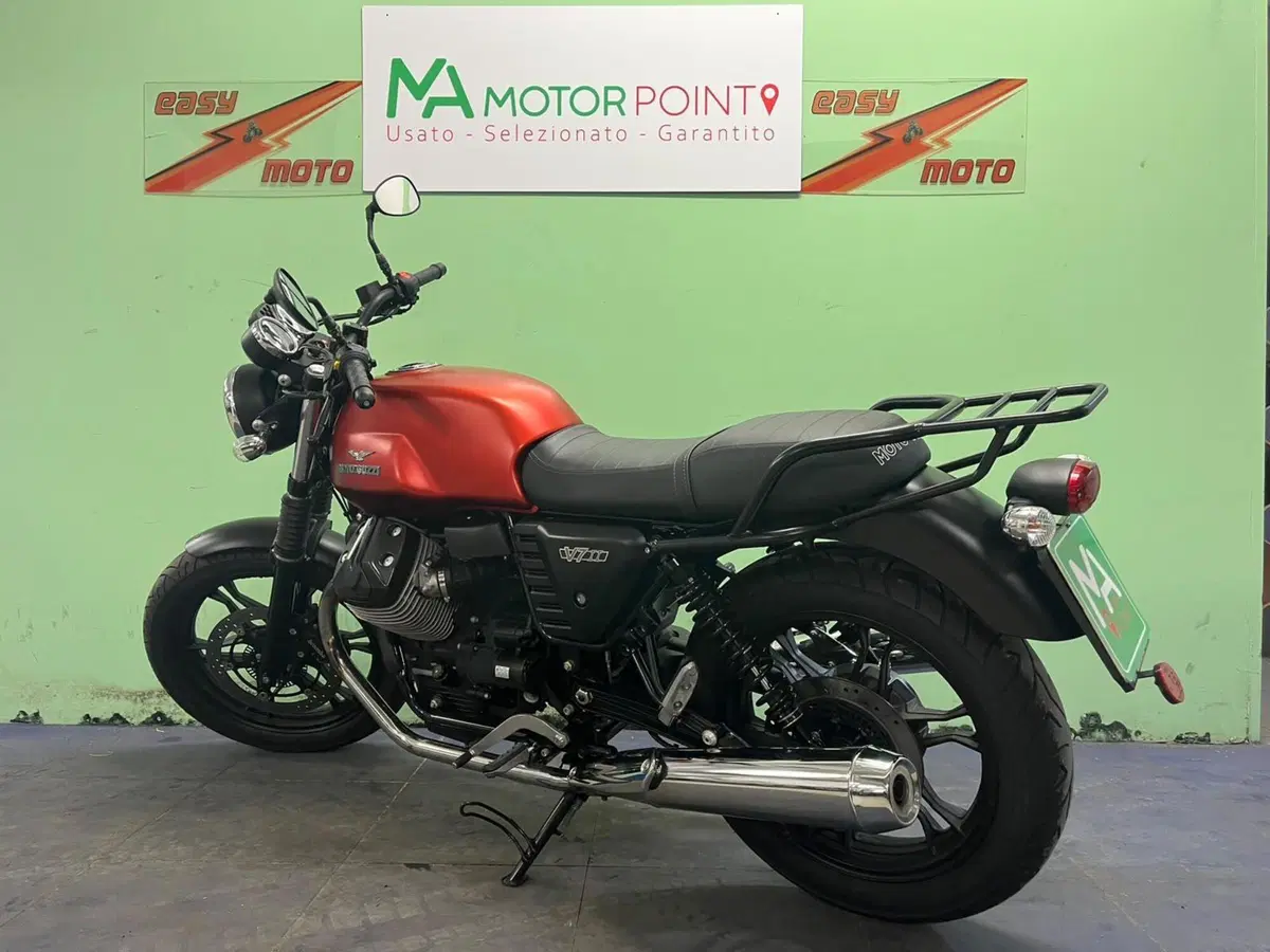 Moto Guzzi V7 II Stone (2015 - 17) (5)