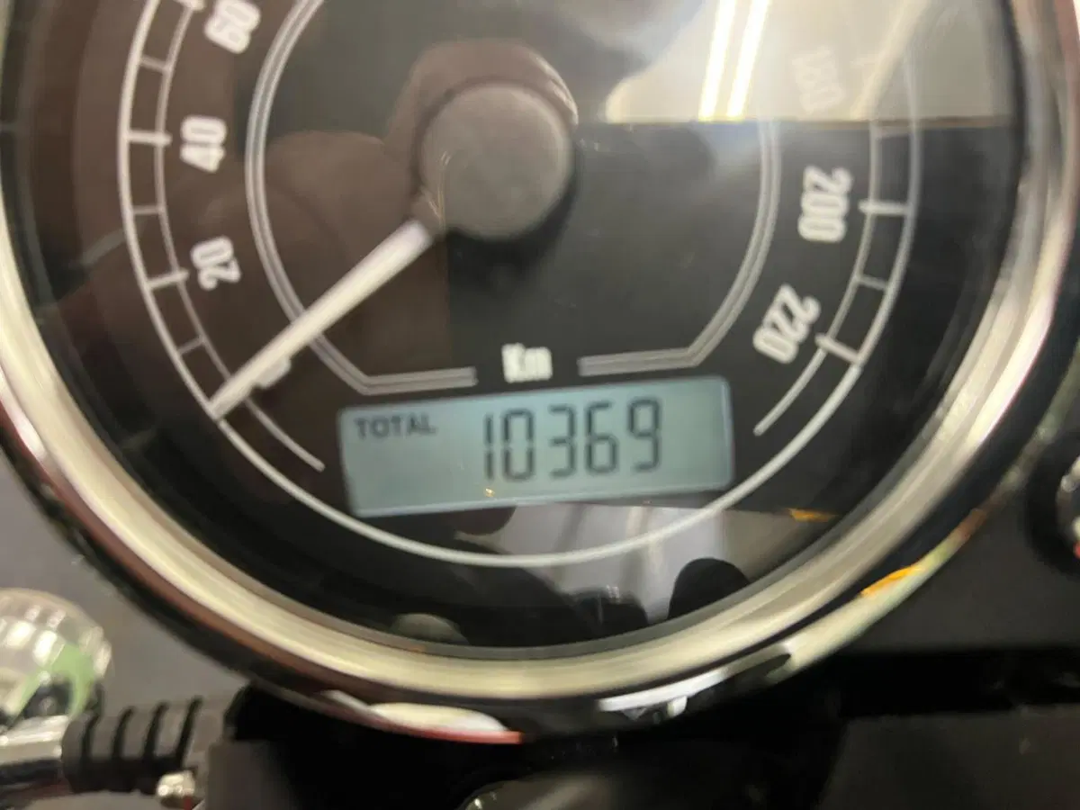 Moto Guzzi V7 II Stone (2015 - 17) (6)