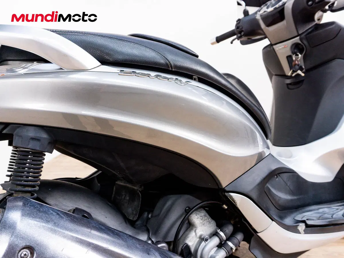 Piaggio Beverly 350 SportTouring ie (2011 - 15) (4)