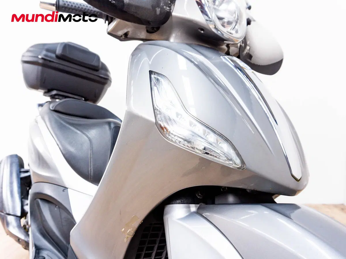 Piaggio Beverly 350 SportTouring ie (2011 - 15) (5)