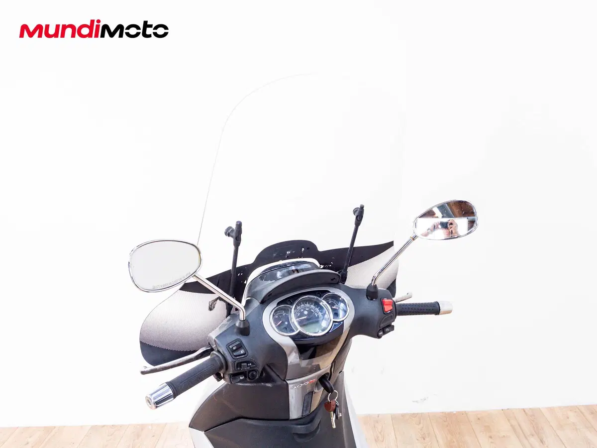 Piaggio Beverly 350 SportTouring ie (2011 - 15) (11)