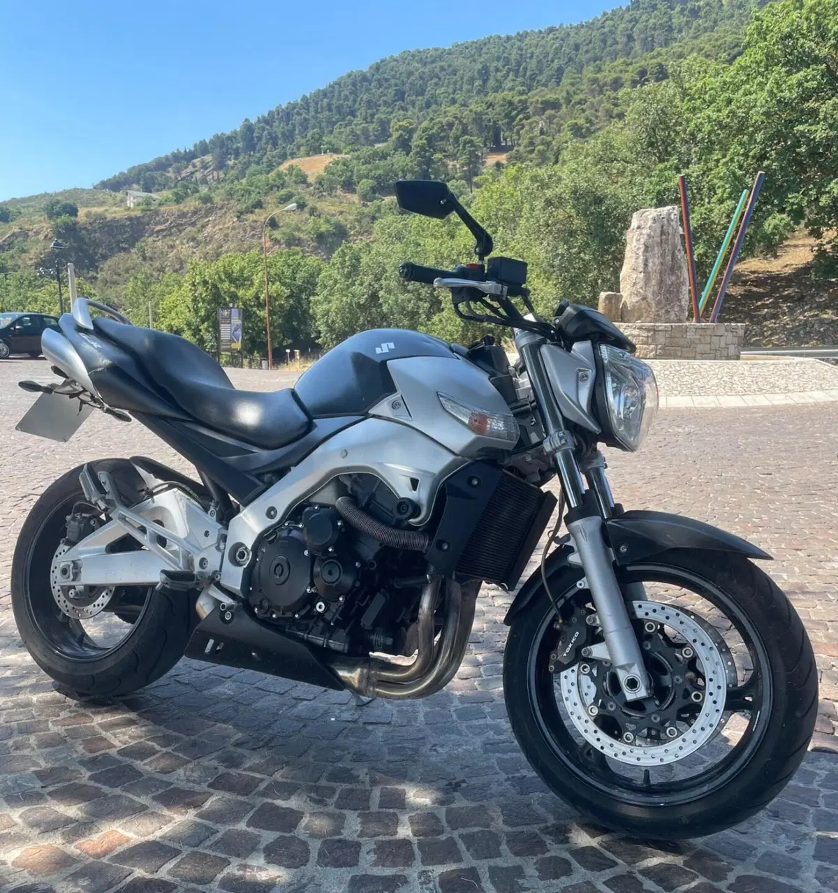 Suzuki GSR 600 (2006 - 11) (2)