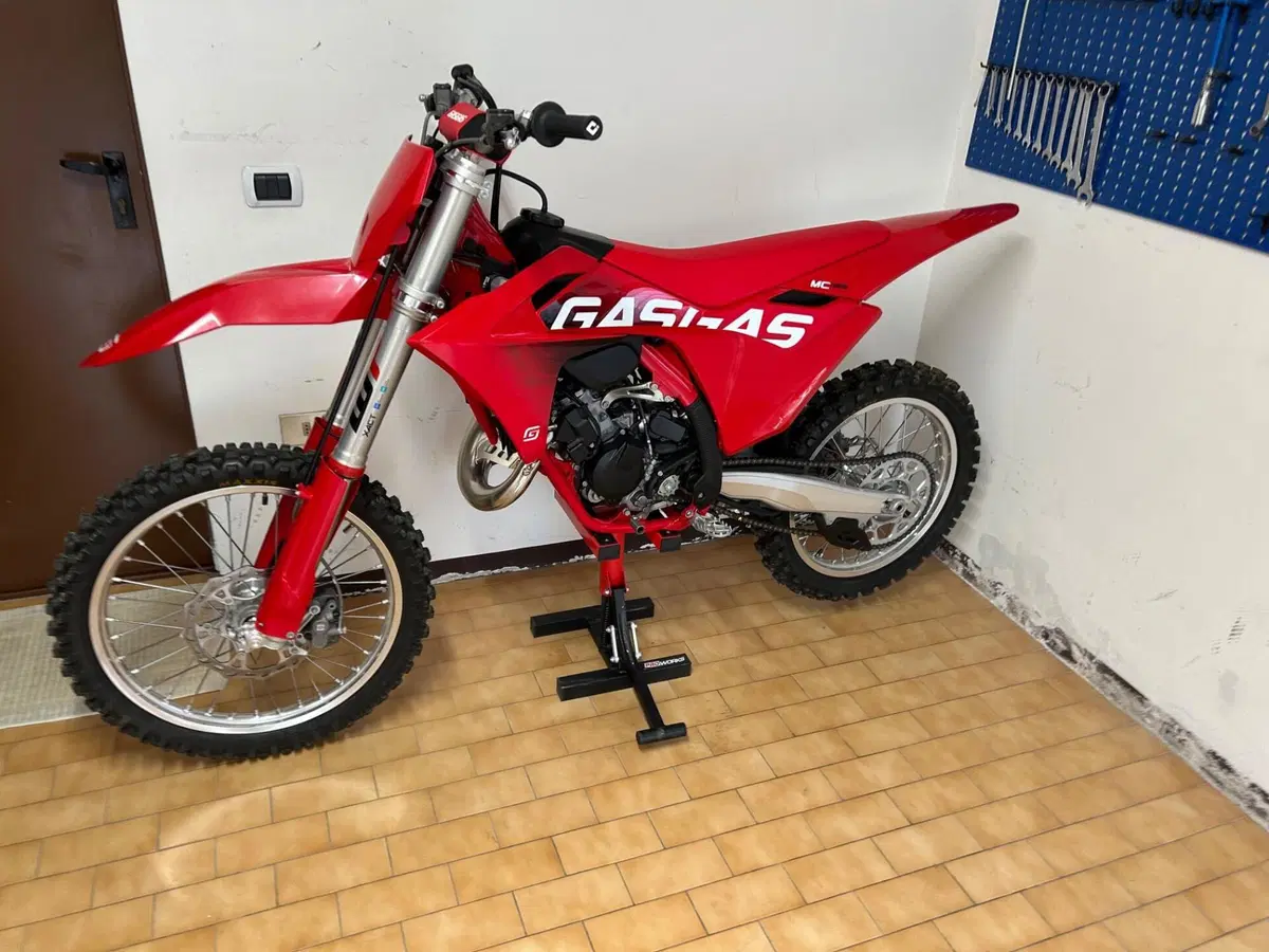 GASGAS MC 125 (2025) (3)