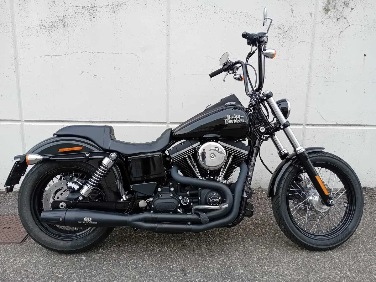 Harley-Davidson 1690 Street Bob (2017) - FXDB