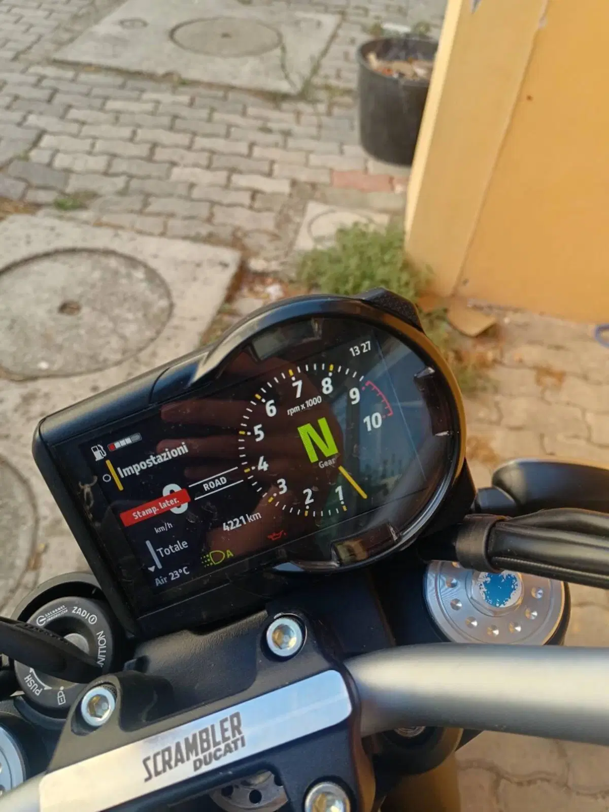 Ducati Scrambler 800 Icon Dark (2025 - 26) (4)