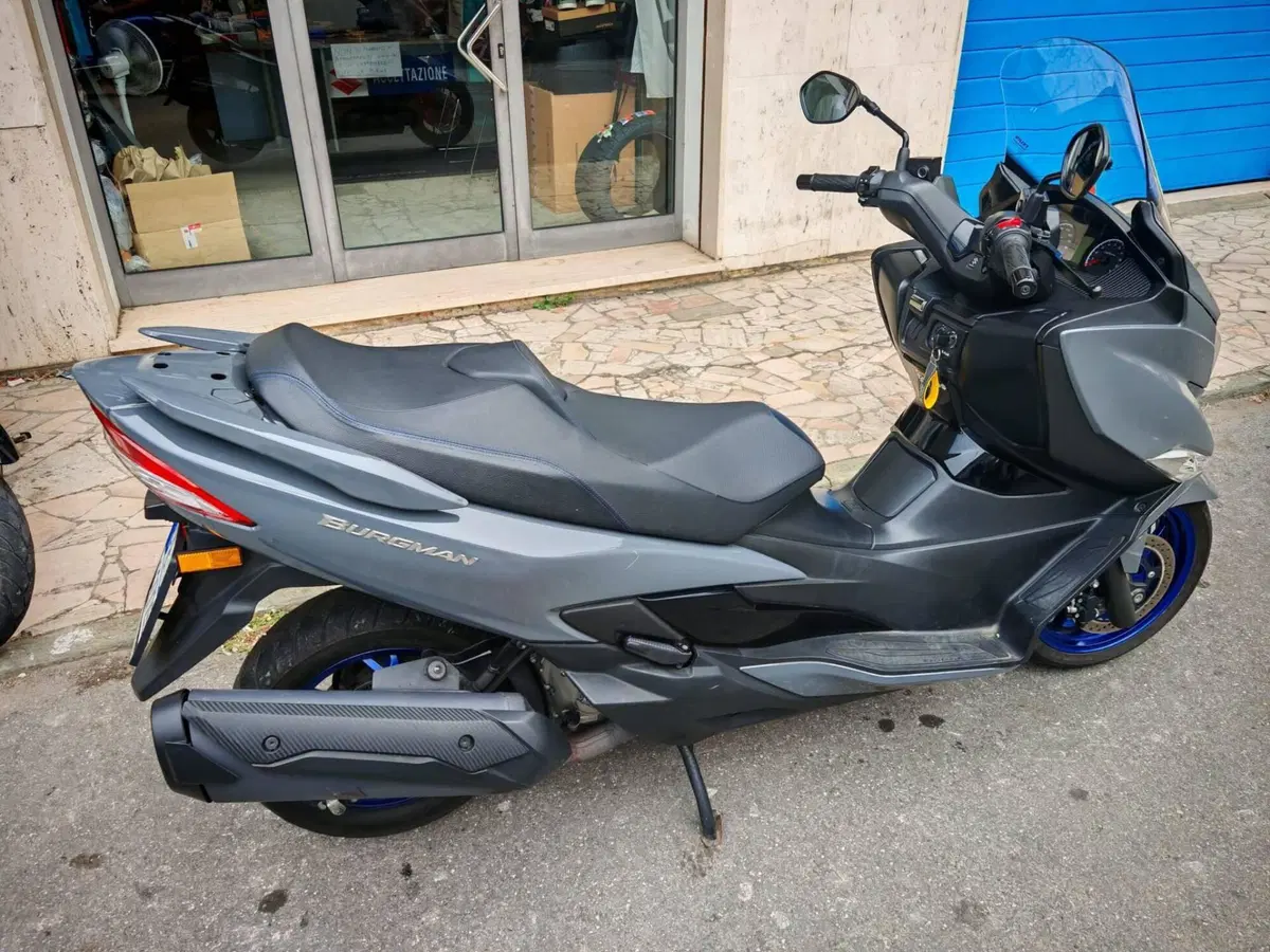 Suzuki Burgman 400 (2022 - 24) (2)