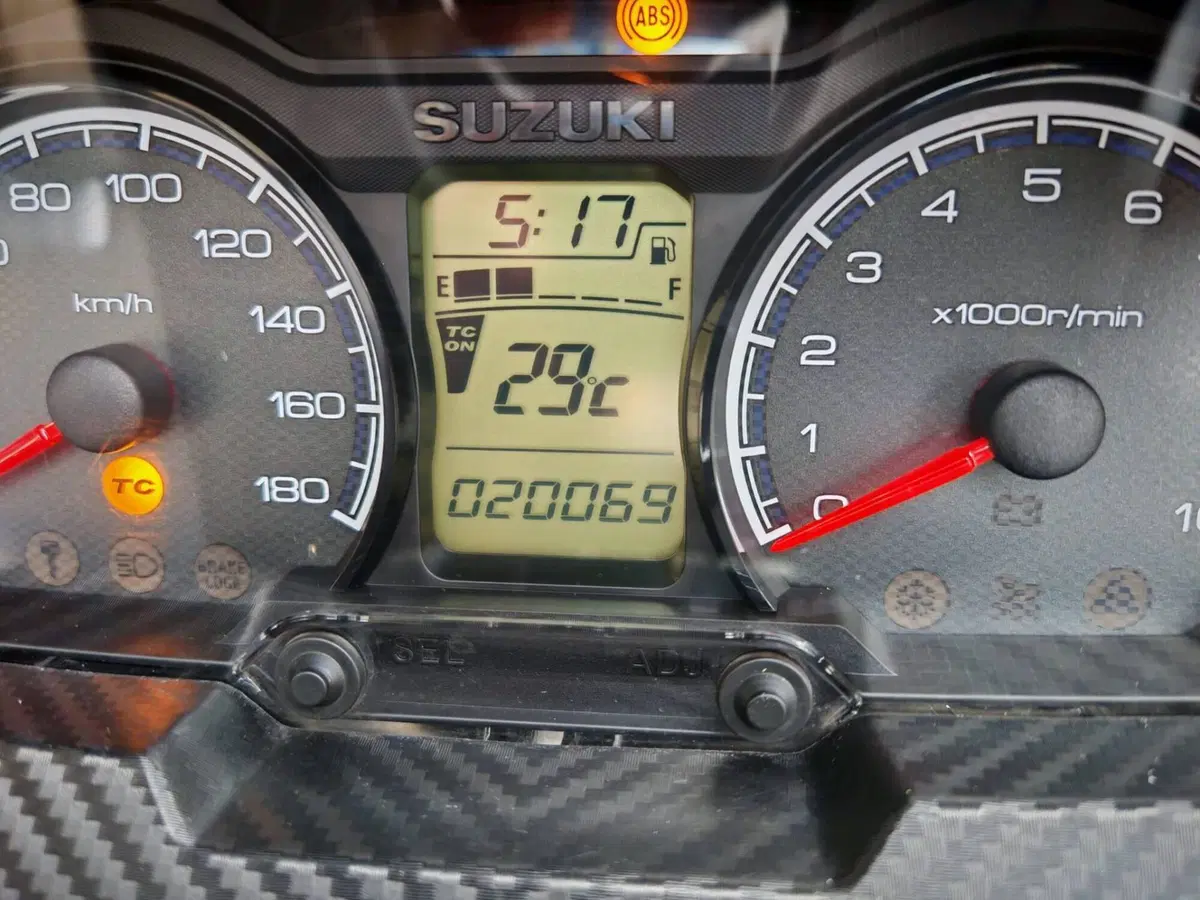 Suzuki Burgman 400 (2022 - 24) (10)