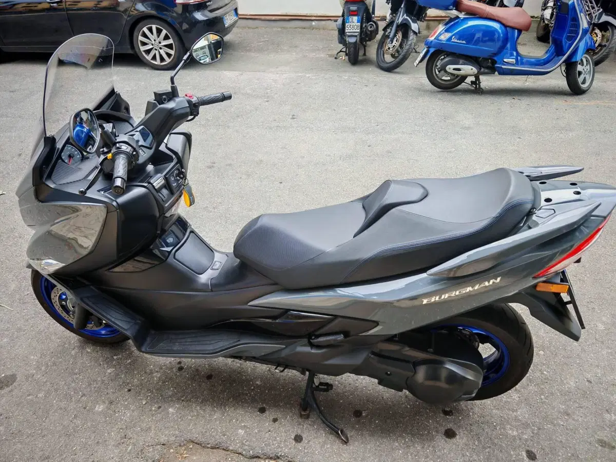 Suzuki Burgman 400 (2022 - 24) (9)