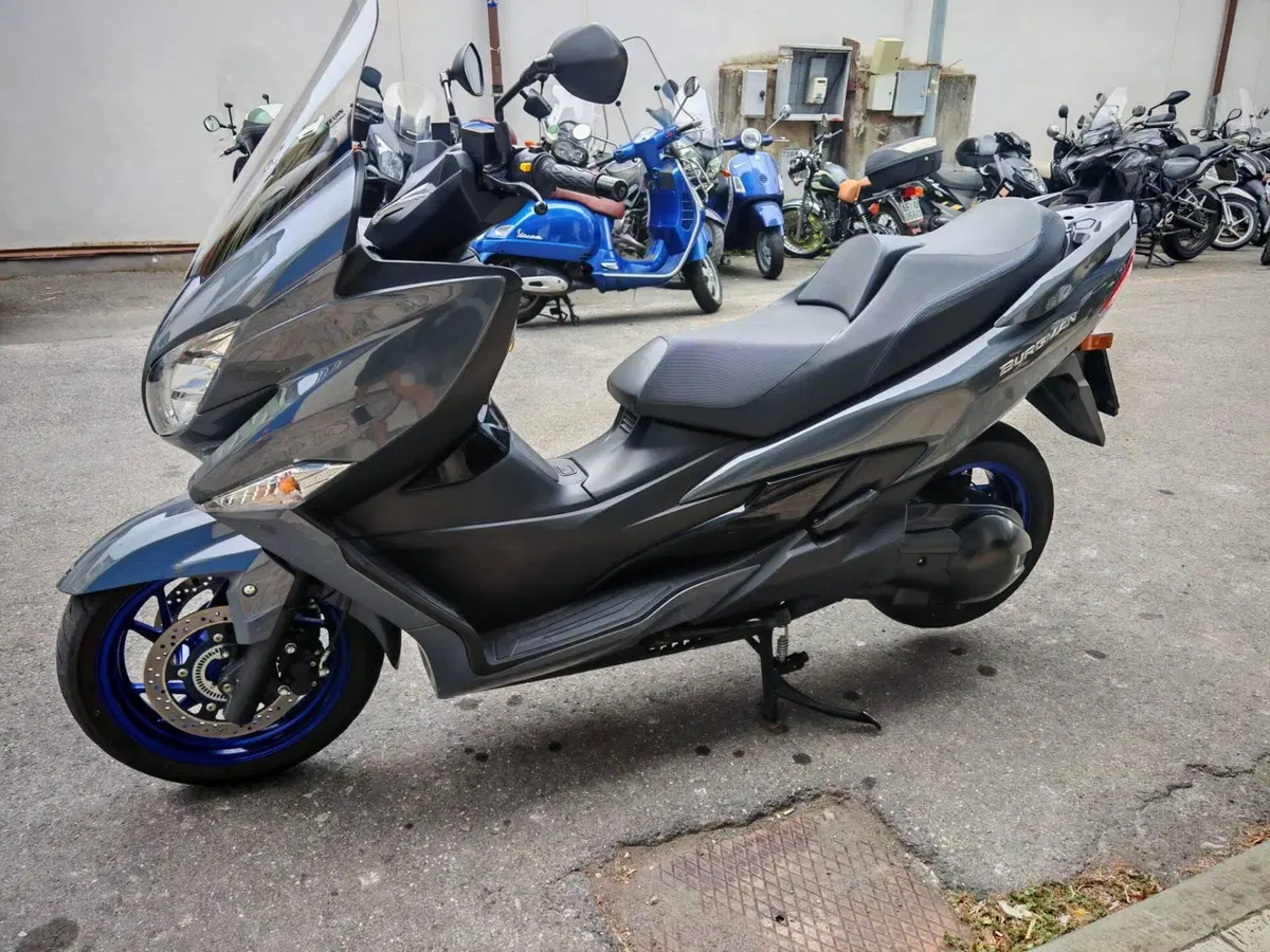 Suzuki Burgman 400 (2022 - 24) (7)