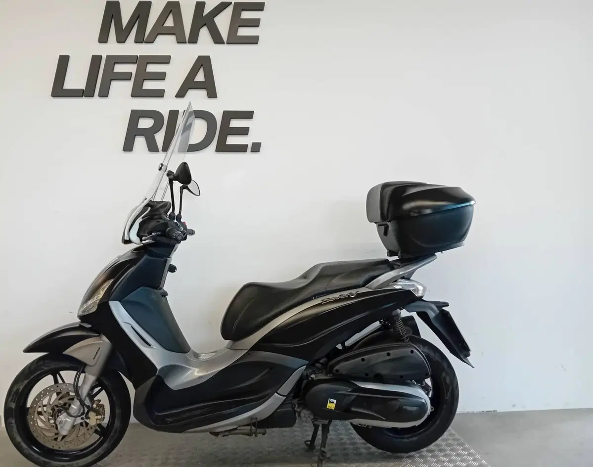 Piaggio Beverly 300 S i.e. (2015 - 16) (2)